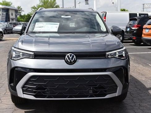 New 2026 Volkswagen Taos SE image 4