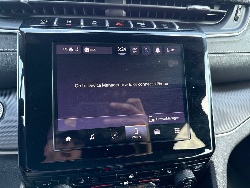 Used 2025 Jeep Grand Cherokee Altitude AWD/4WD image 19