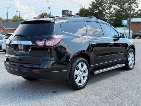 Used 2017 Chevrolet Traverse LT w/ Style and Technology Package FWD image 8