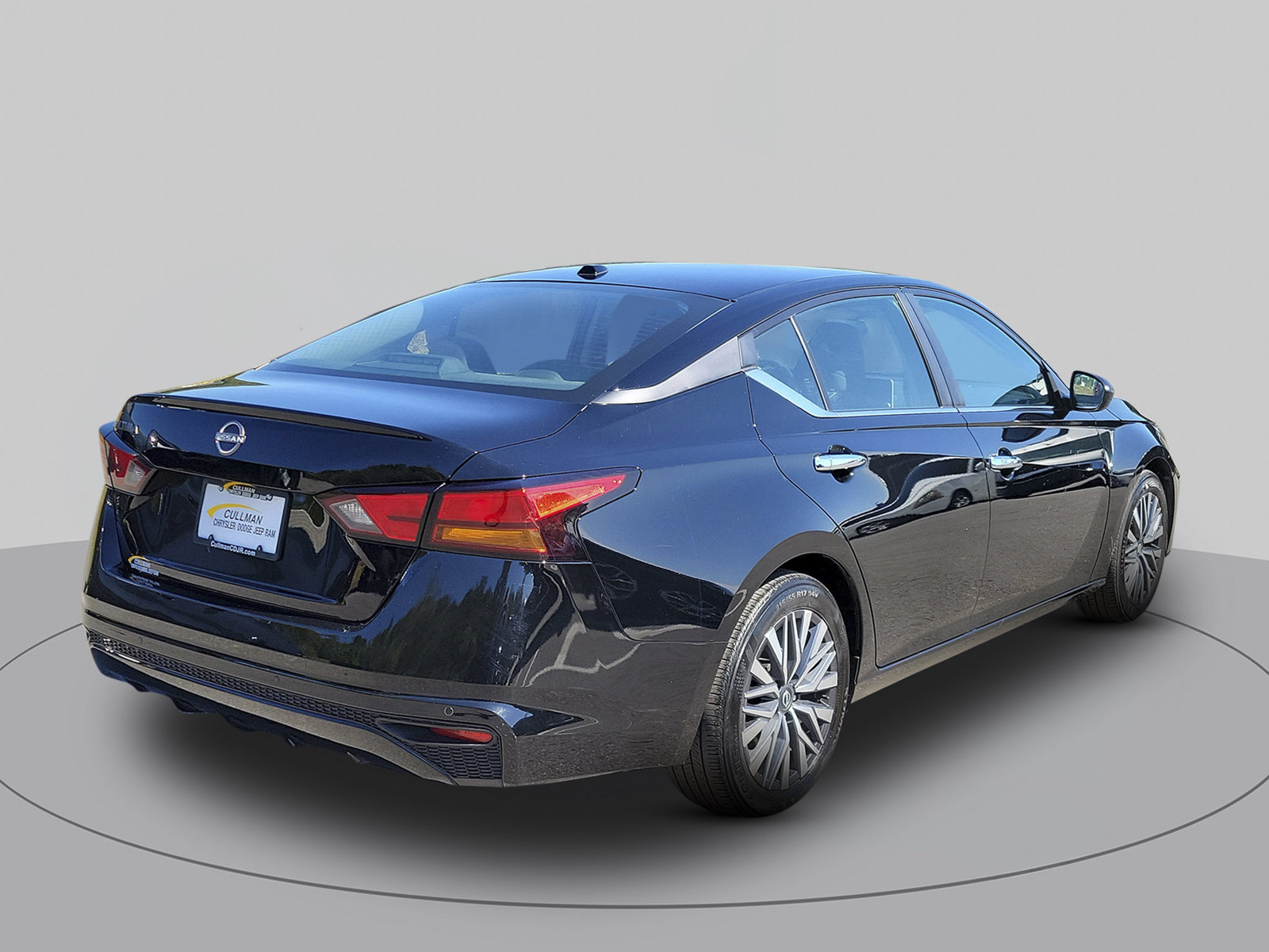 Used 2025 Nissan Altima 2.5 SV FWD image 3