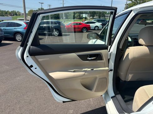 Used 2015 Nissan Altima 2.5 SV FWD image 18
