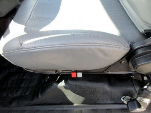 Used 2019 Ford F750 2WD Crew Cab Super Duty image 14