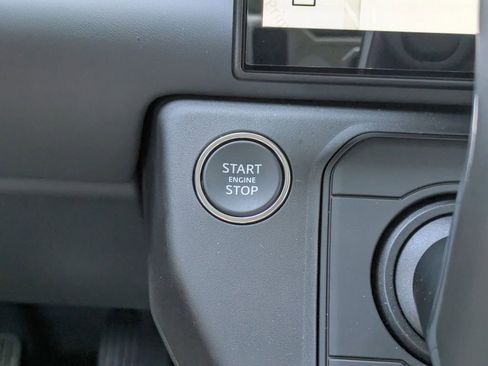 New 2026 Land Rover Defender 110 X-Dynamic SE AWD/4WD image 31