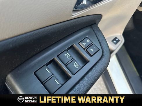 Used 2017 Honda Pilot Touring image 12