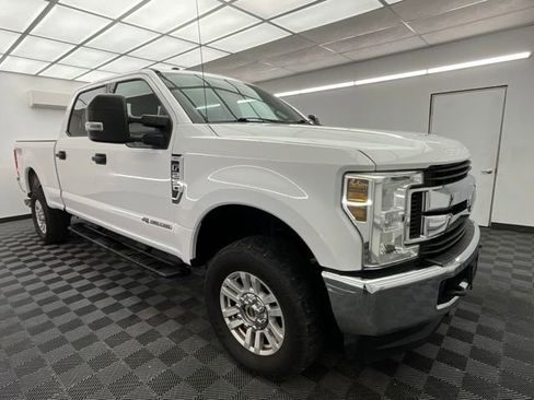 Used 2019 Ford F250 XLT w/ FX4 Off-Road Package image 3