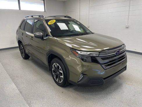 Certified 2025 Subaru Forester Premium AWD/4WD image 11