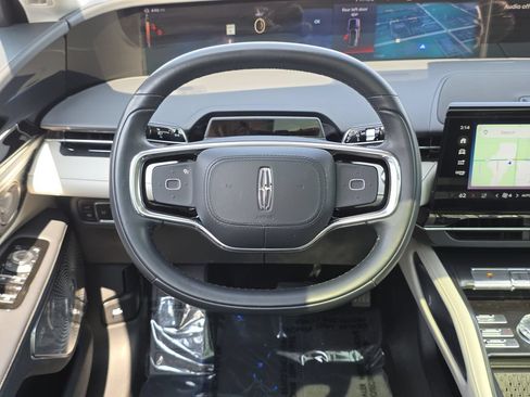 Used 2025 Lincoln Nautilus Reserve AWD/4WD image 23