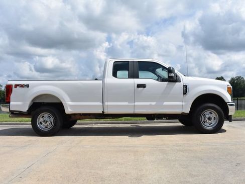 Used 2018 Ford F250 XL w/ Power Equipment Group AWD/4WD image 3