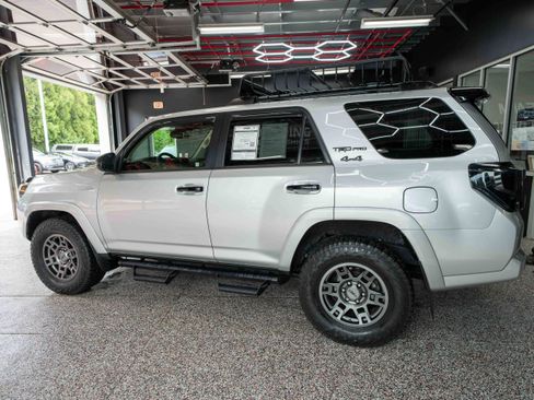 Used 2020 Toyota 4Runner Venture w/ Moonroof Package AWD/4WD image 2
