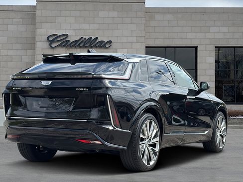 Certified 2025 Cadillac Lyriq Luxury w/ LPO, Floor Liner Package AWD/4WD image 3