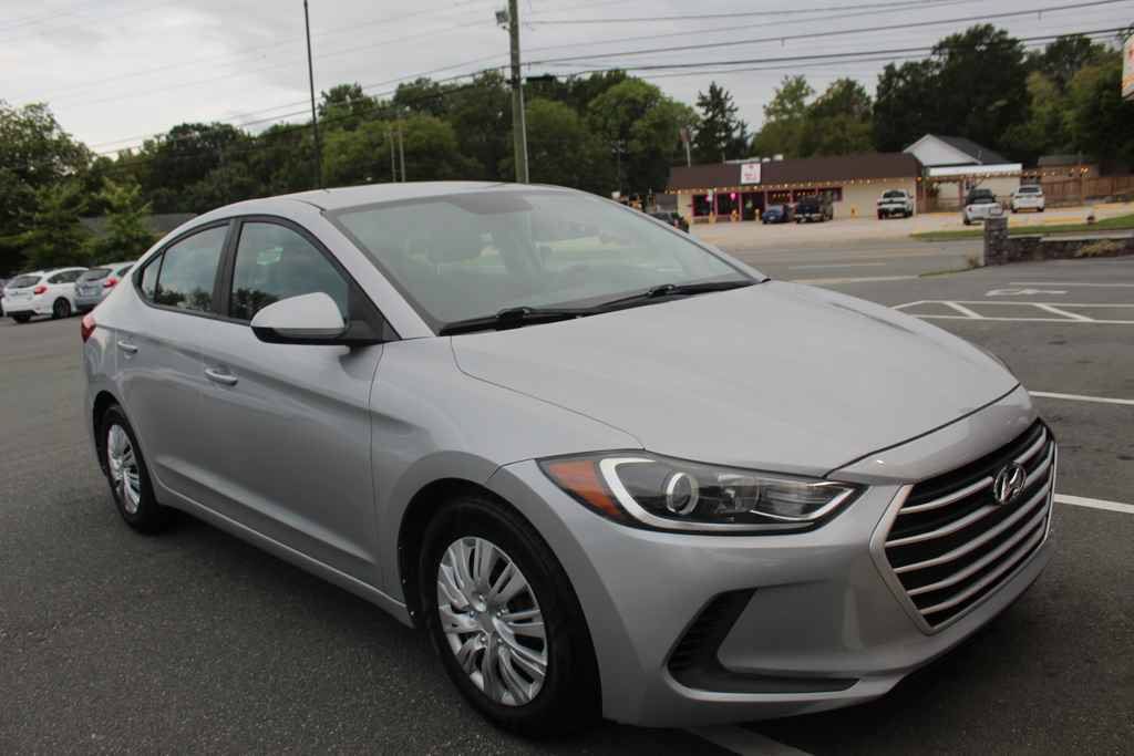 Used 2017 Hyundai Elantra SE FWD image 3