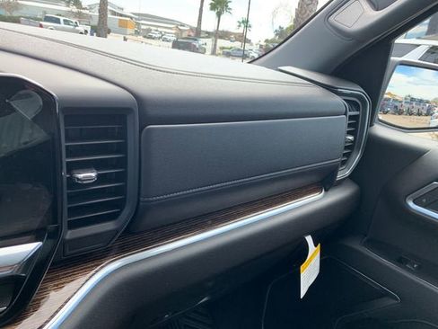 New 2026 GMC Sierra 1500 SLE w/ Preferred Package AWD/4WD image 22