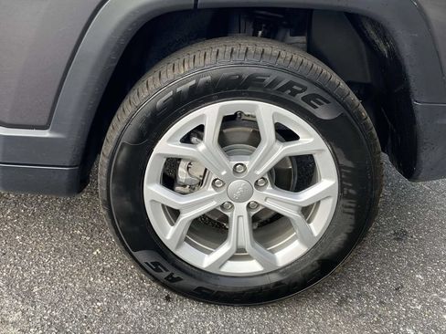 Used 2024 Jeep Compass Latitude AWD/4WD image 8
