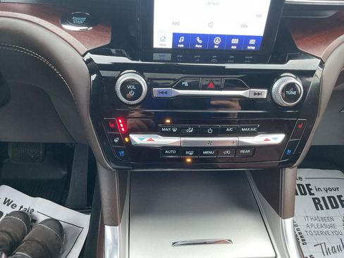 Used 2024 Ford Explorer King Ranch w/ Technology Package image 15