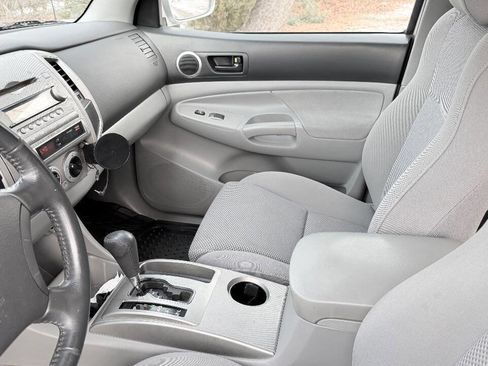 Used 2005 Toyota Tacoma V6 4dr Double Cab 4WD SB image 12