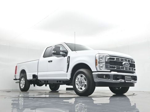 New 2026 Ford F250 XLT w/ F-250 >10K GVWR Package image 45