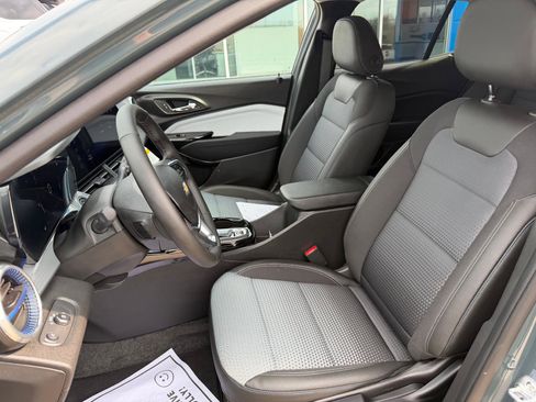 Used 2026 Chevrolet Trax LT w/ LT Convenience Package image 17