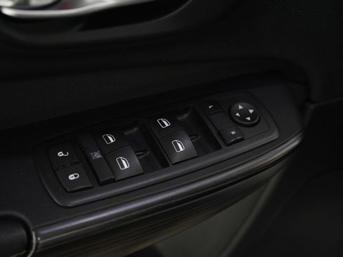 Used 2016 Jeep Cherokee Sport FWD image 19