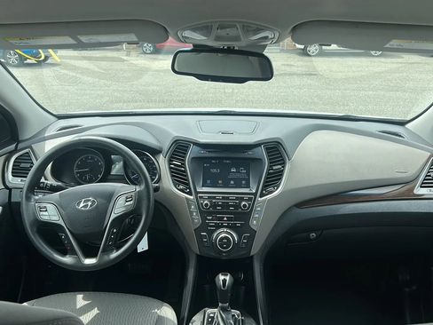 Used 2018 Hyundai Santa Fe SE AWD/4WD image 19