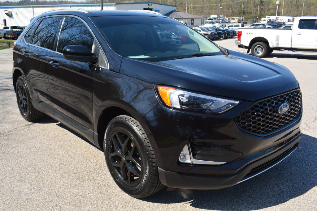 Used 2023 Ford Edge SEL w/ Convenience Package AWD/4WD image 4