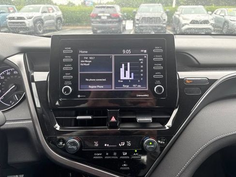 Used 2023 Toyota Camry SE FWD image 16