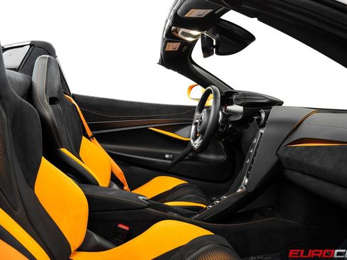 Used 2026 McLaren 750S Spider RWD image 38