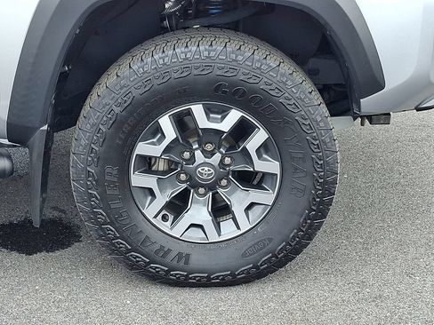Used 2023 Toyota Tacoma TRD Off-Road w/ TRD Premium Off Road Package AWD/4WD image 8