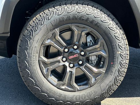 New 2025 GMC Canyon Elevation w/ Convenience Package image 30
