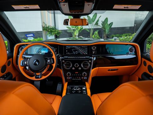 Used 2025 Rolls-Royce Cullinan image 4