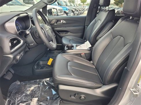 New 2026 Chrysler Voyager LX image 3