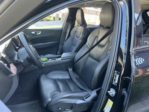 Used 2024 Volvo XC60 B5 Ultimate w/ Protection Package Premier AWD/4WD image 3