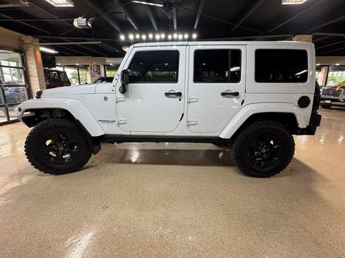 Used 2014 Jeep Wrangler Unlimited Sahara AWD/4WD image 4