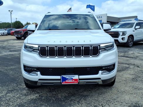Used 2022 Jeep Wagoneer Series III AWD/4WD image 2