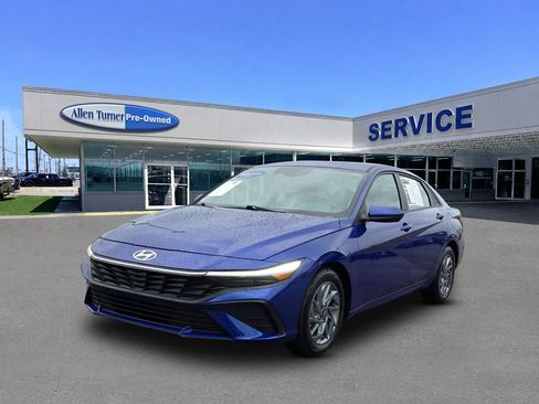 Certified 2024 Hyundai Elantra SEL FWD image 4