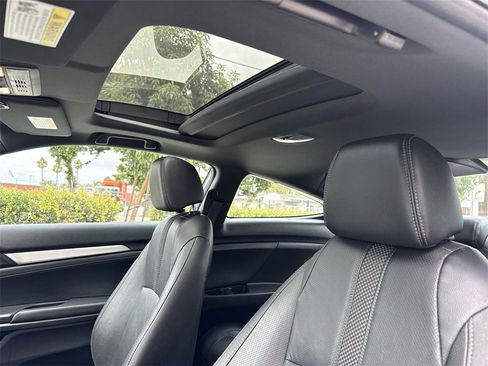 Used 2020 Honda Civic Touring image 17