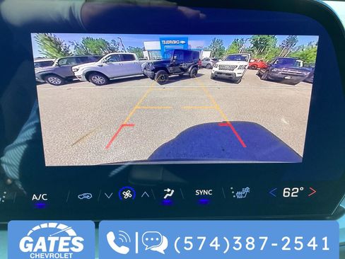 Used 2025 Chevrolet Traverse LT image 23