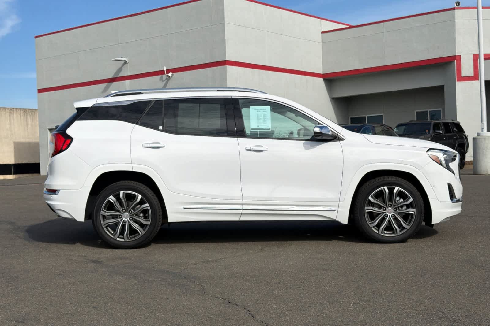 Used 2020 GMC Terrain Denali w/ Denali Premium Package FWD image 6