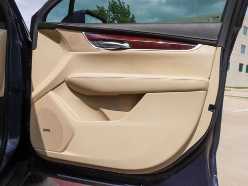 Used 2018 Cadillac XT5 Luxury w/ Driver Awareness Package FWD image 10