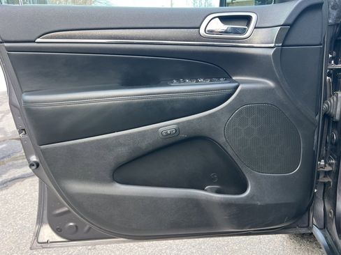 Used 2018 Jeep Grand Cherokee Limited image 11