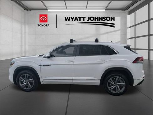Used 2024 Volkswagen Atlas Cross Sport SEL R-Line AWD/4WD image 2