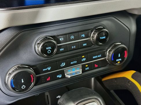 Used 2022 Ford Bronco Badlands w/ Sasquatch Package AWD/4WD image 17