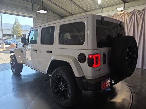 Used 2024 Jeep Wrangler Unlimited Sahara AWD/4WD image 7