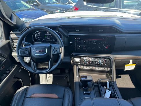 Used 2024 GMC Sierra 1500 AT4 w/ Technology Package AWD/4WD image 13