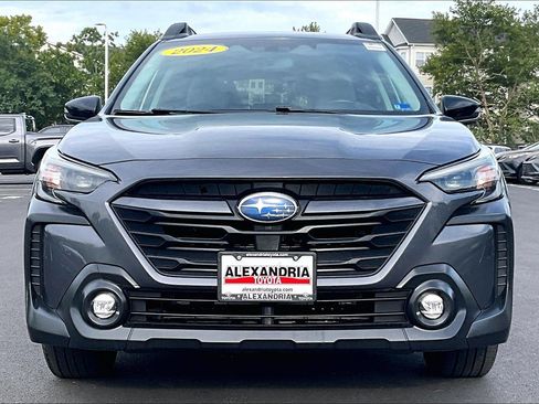 Used 2024 Subaru Outback Premium AWD/4WD image 3