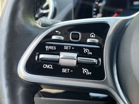 Certified 2022 Mercedes-Benz GLA 250 4MATIC image 35