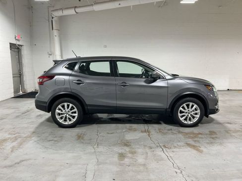 Used 2021 Nissan Rogue Sport S image 4