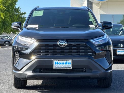 Used 2025 Toyota RAV4 XLE w/ Convenience Package FWD image 5