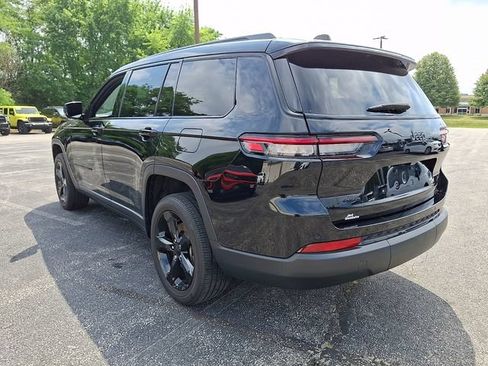 Used 2023 Jeep Grand Cherokee L Laredo AWD/4WD image 7