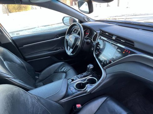 Used 2018 Toyota Camry XSE image 25