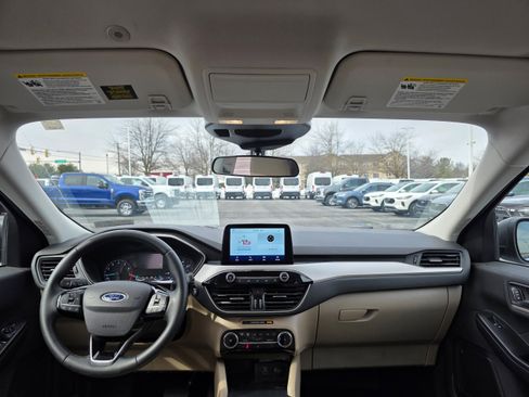 Used 2022 Ford Escape SE w/ Cold Weather Package image 9